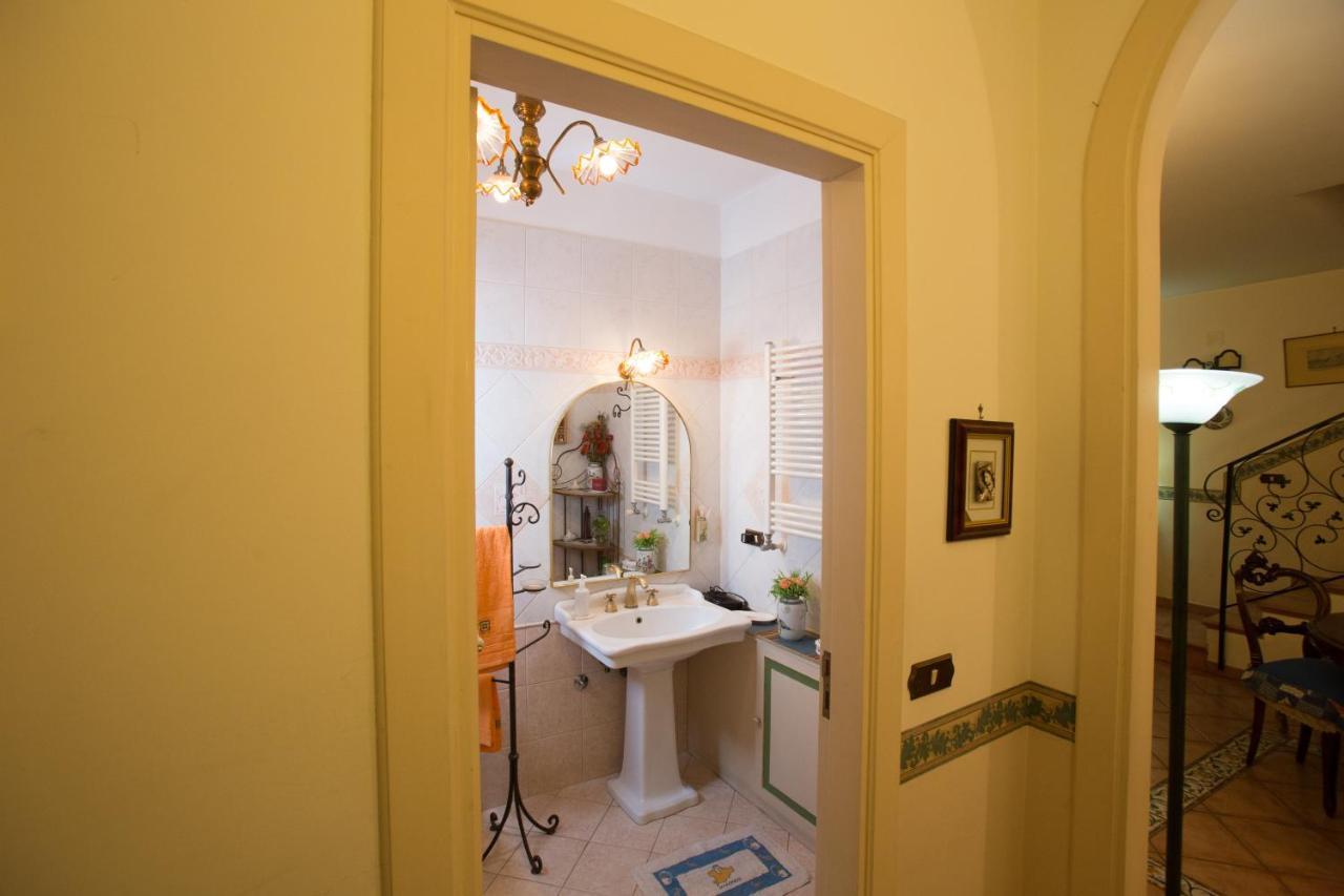 Bed and Breakfast La Via Dei Presepi Neapel Exterior foto