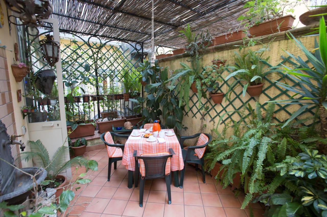 Bed and Breakfast La Via Dei Presepi Neapel Exterior foto